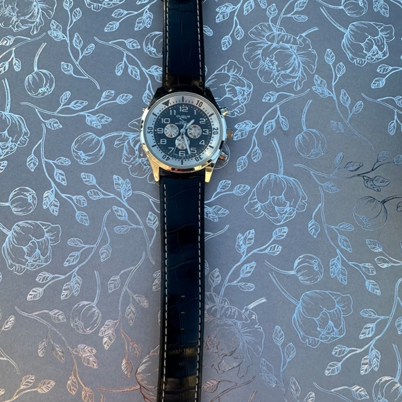 Chronograph Watch with Leather Strap - Picture 3 of 5